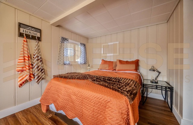 Beach Cabin #3, Private/Shared Beach - Cabin #3