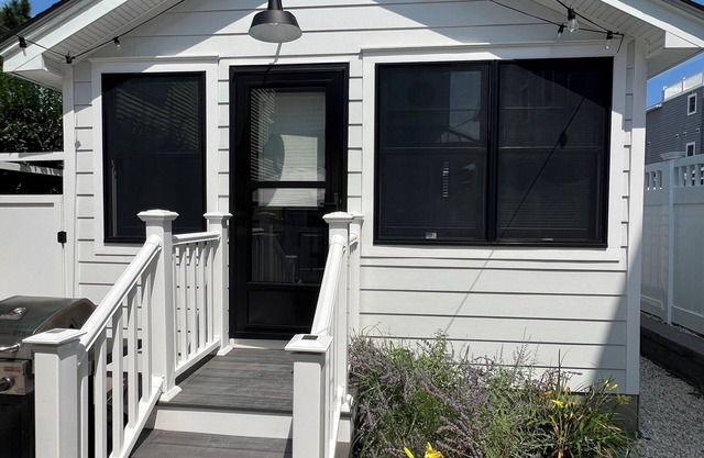 Beach Cottage, 3 from the beach!