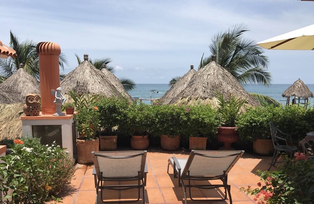 Beach Cottage next to La Palapa...4 Bed/4 Bath