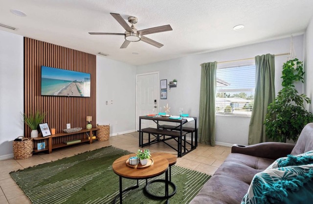 Beach Days Await: Cozy 3 BR/2BA just 3 miles to the Beaches, AMI, IMG!