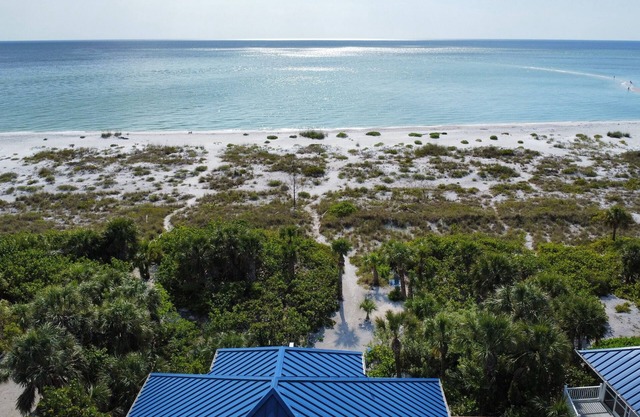 BEACH DAYZ - LUXE TRUE OCEAN BEACH FRONT! AMAZING VIEWS + ISLAND CLUB AMENITIES!