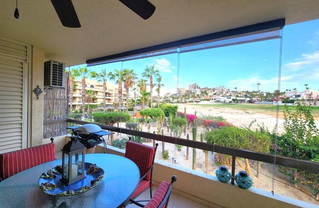 Beach Eateries 10 min walk 1BDRM Golf view