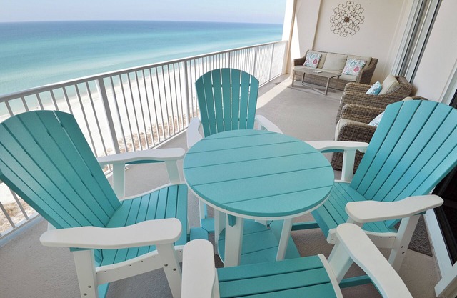 Beach Front-Beach Service Chairs Included-FREE High Speed Wifi-5 Star Stay