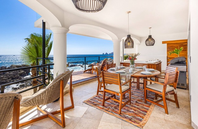 BEACH FRONT Elegance at Casa Bruma: Cabo's Escape with Jacuzzi