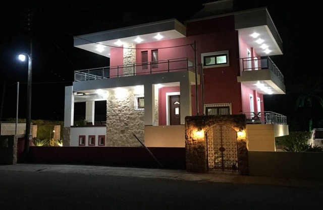 Beach Front, Sunny & Deluxe Villa