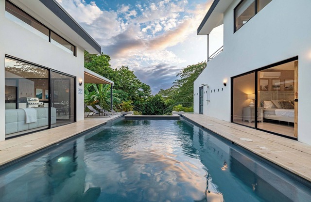 Beach House - 6 minutes walk from the Beach