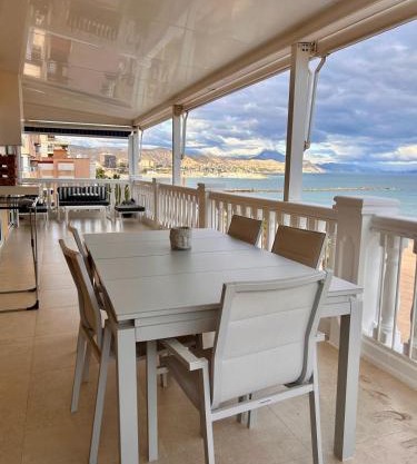 Beach House Brotonss