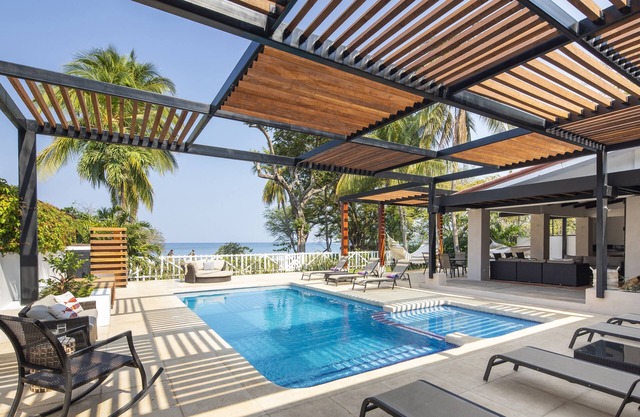 Beach House Hermosa - Sleeps 18 - Great for Family Gatherings or Group Retreats!