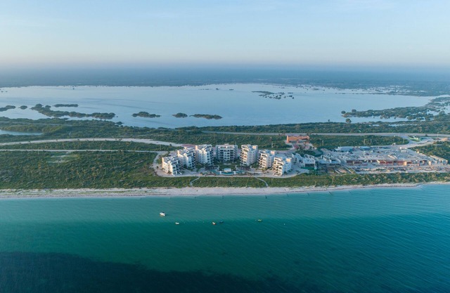 Beach, Jungle, Cenotes, Ruins, Marina all within 5 km