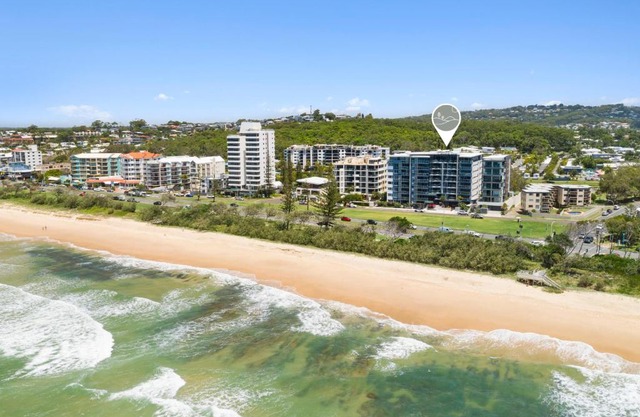 Beach Life - Luxe beachfront Apt