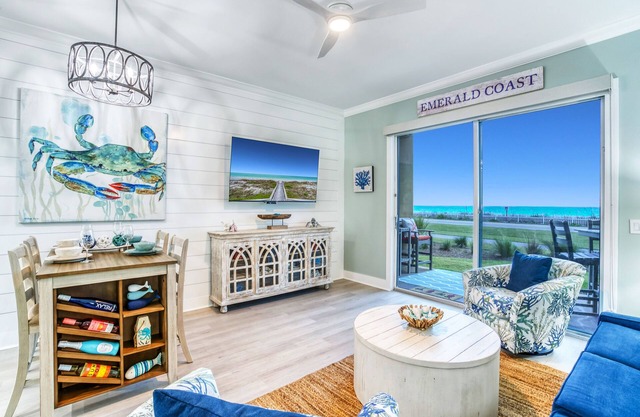 Beach Retreat 108-Newly Renovated Gulf Front Condo, Pet Friendly, Beach Service