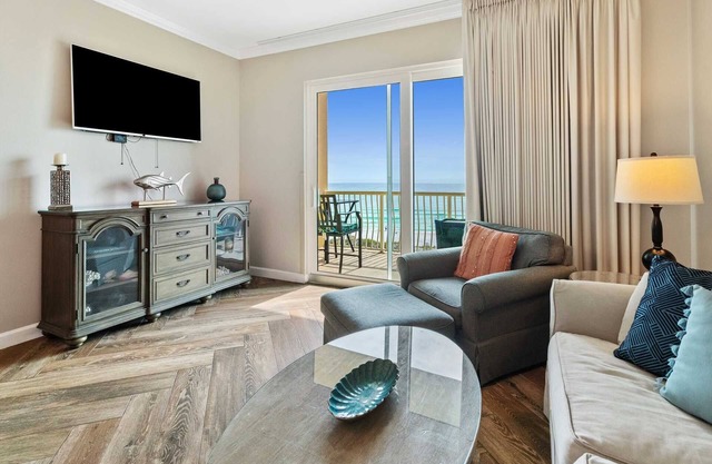 Beach Retreat 408 Top Floor, Gulf Front, Beach Service Beach Condos In Destin 2/2 updated