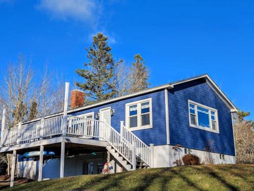 Beach Vibes Acadia Cottage Fire pit Family Acadia sleeps 8