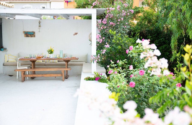 Beach Villa Next To The Waves!