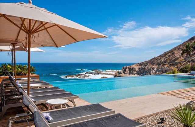 Beach VIP Mansion Chef, Bartender, Maid included