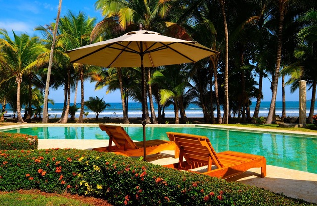 Beachfront Home w/Pool in a Private Complex - Golf & Country Club.