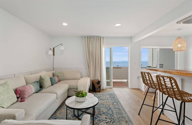 Beachfront 2BR Condo in Sunny Carpinteria