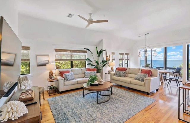 Beachfront🌊3 KING suites & bunk room🛏️Pet Friendly🐾