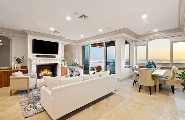 Beachfront 5-bedroom villa steps to Oxnard State Beach