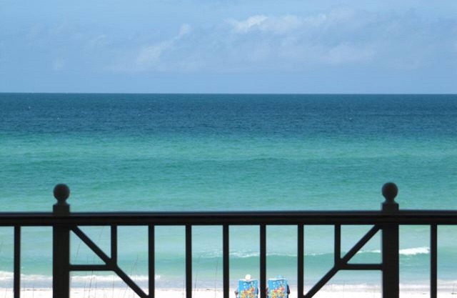 BEACHFRONT 5 star Condo 'Our Waterfront Paradise' Nov 8-22 Avail