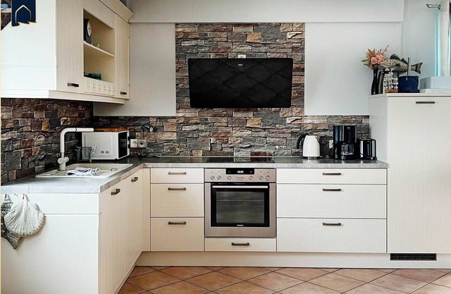 Beachfront apartment with sea view & balcony - 2 bathrooms, for 6 people