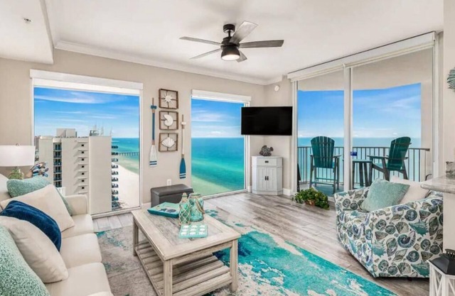 Beachfront condo in Panama City Beach! Beautiful Views! Come escape and relax!