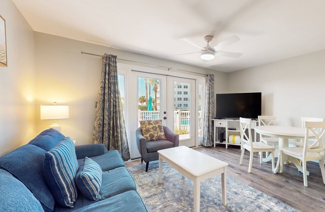 Beachfront condo with private balcony, shared pool/hot tub/BBQ