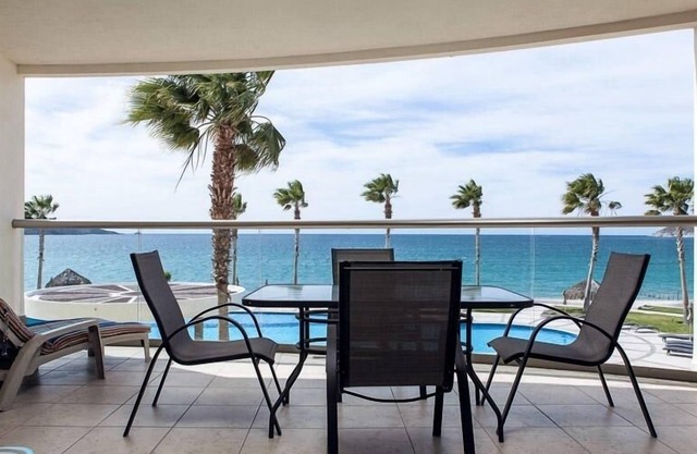 Beachfront Condo w resort activities and ocean access - Playa Blanca by RedAwning