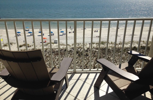 Beachfront Condo W/Spectacular Views of Beach -Pool-HotTub-Free Wi-Fi