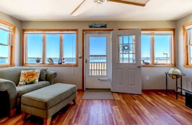 Beachfront Family Vacation in a Quiet Residential Neighborhood.