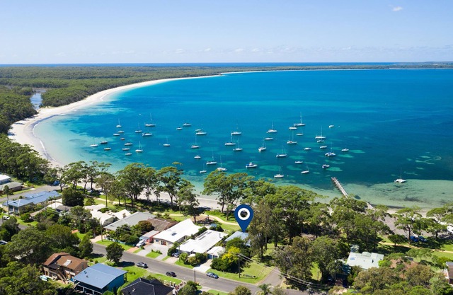 BEACHFRONT HOUSE DUCTED AC WIFI 2 SMART TVS PETS WELCOME