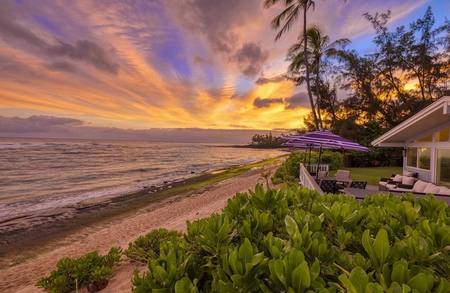 Beachfront in Haleiwa, Sea Turtles and Sunsets!