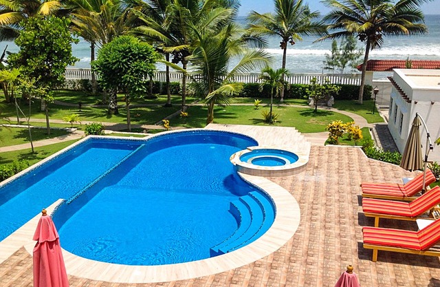 Beachfront Lap Jacuzzi Barbecue Spectacular Gardens 