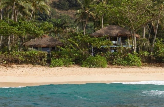 Beachfront Palaypa - Former Mission House