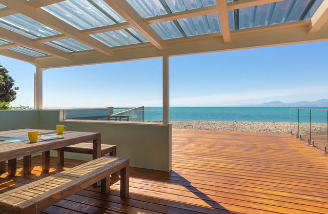 Beachfront Ruby Bay - Mapua Beach House