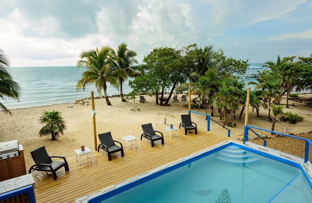 Beachfront Studio for 4, Rooftop Terrace & Pool