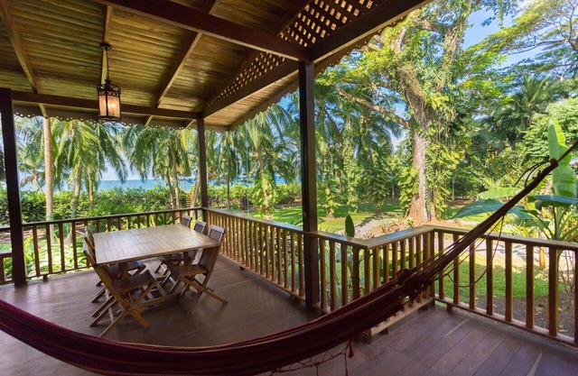 Beachfront Villa Seabreeze with AC & Pool