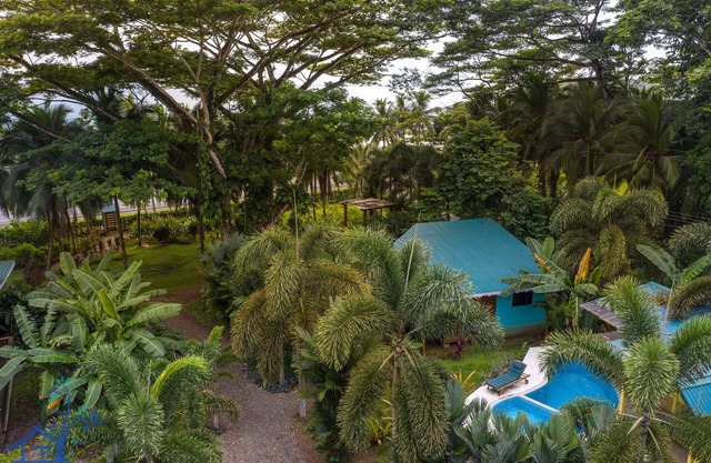 Beachfront Villa Starfish with AC & Pool