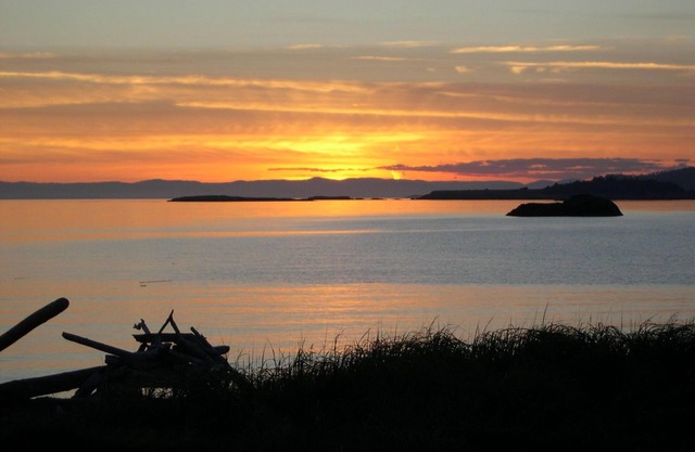 Beachfront with Spectacular Sunsets. Lopez Island