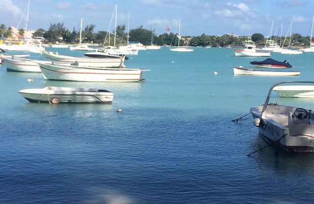 Beachside Apartments in Grand Bay