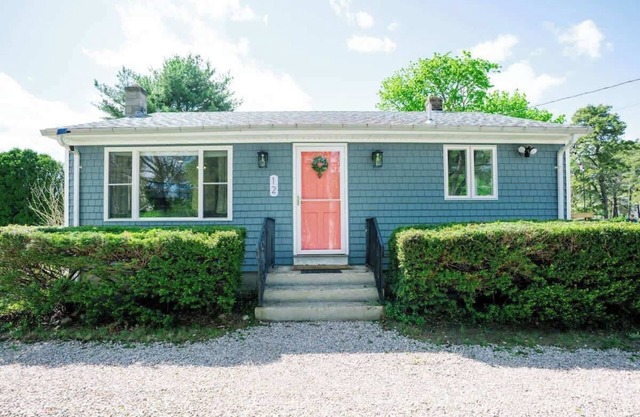 Beachside Bungalow - Charlestown, RI