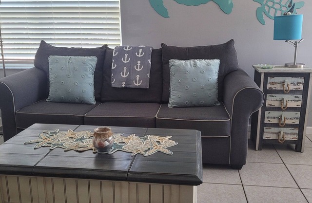 Beachy 1 bedroom across the street from the beautiful beaches of Cape Canaveral,