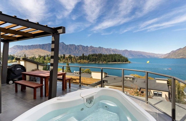 Beacon Lakeside Luxury 908 - 3 Bedroom