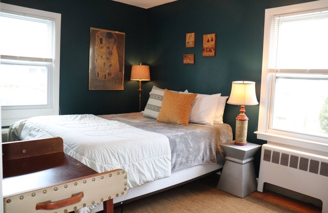 Beacon Mid Mod Cape Cod | Close to Main St & Dia