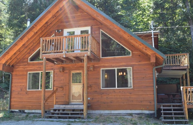 Bear Hideaway | Wi-fi | 2 Bed, 2 Bath