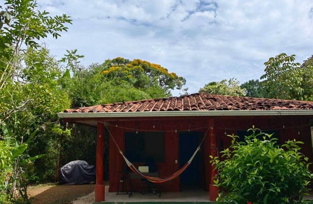 Beatiful Cozy House/Nice garden-near to the beach