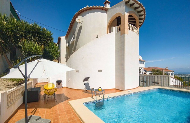Beautiful private villa for 6 guests with A/C, private pool, WIFI, TV and terrace