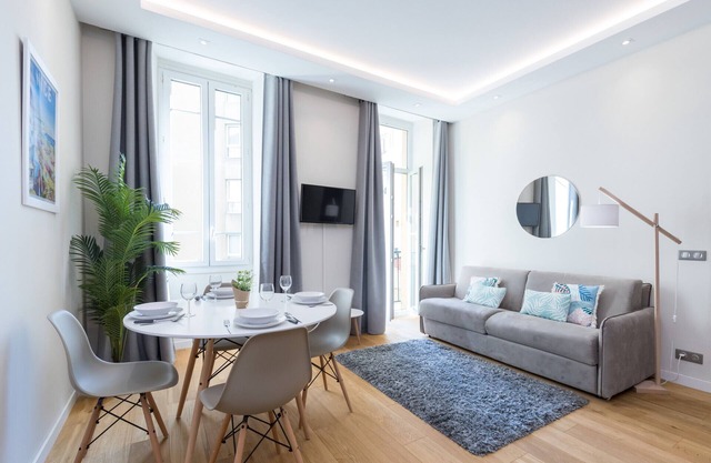 Beautiful 1 Bdr Place du Pin