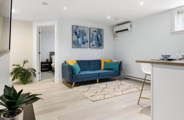 Beautiful 1 bedroom apartment - private entrance