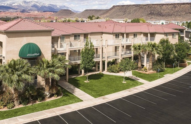 Beautiful 1 bedroom unit at resort, sleeps 4